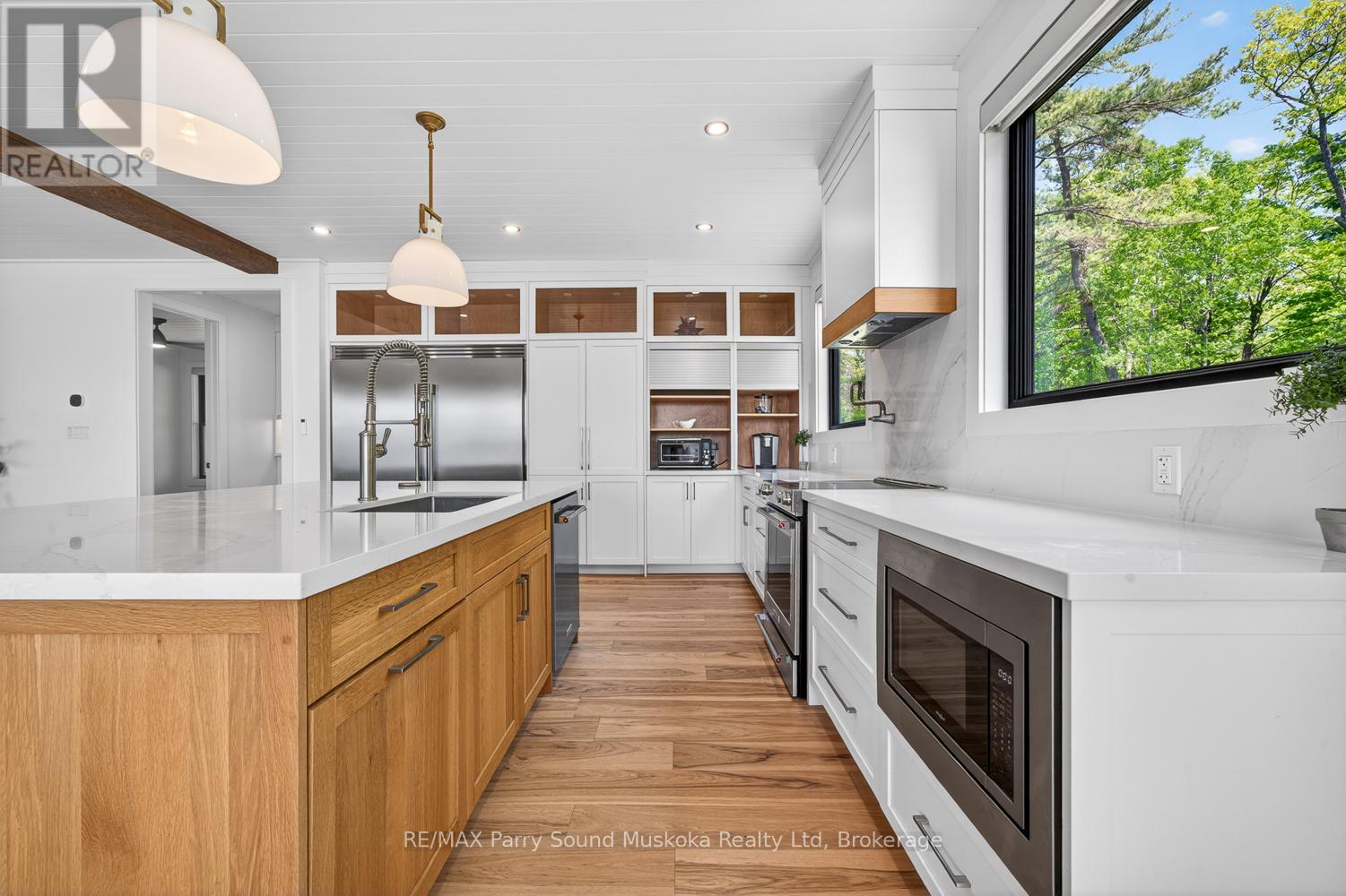 32 A11 ISLAND - 18