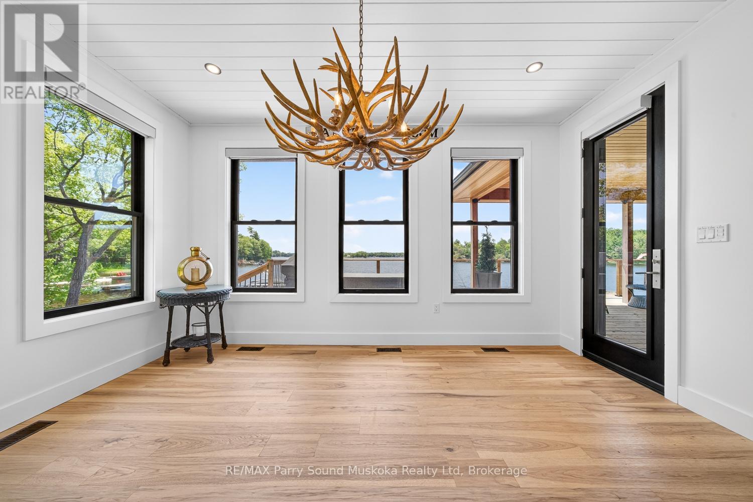 32 A11 ISLAND - 20