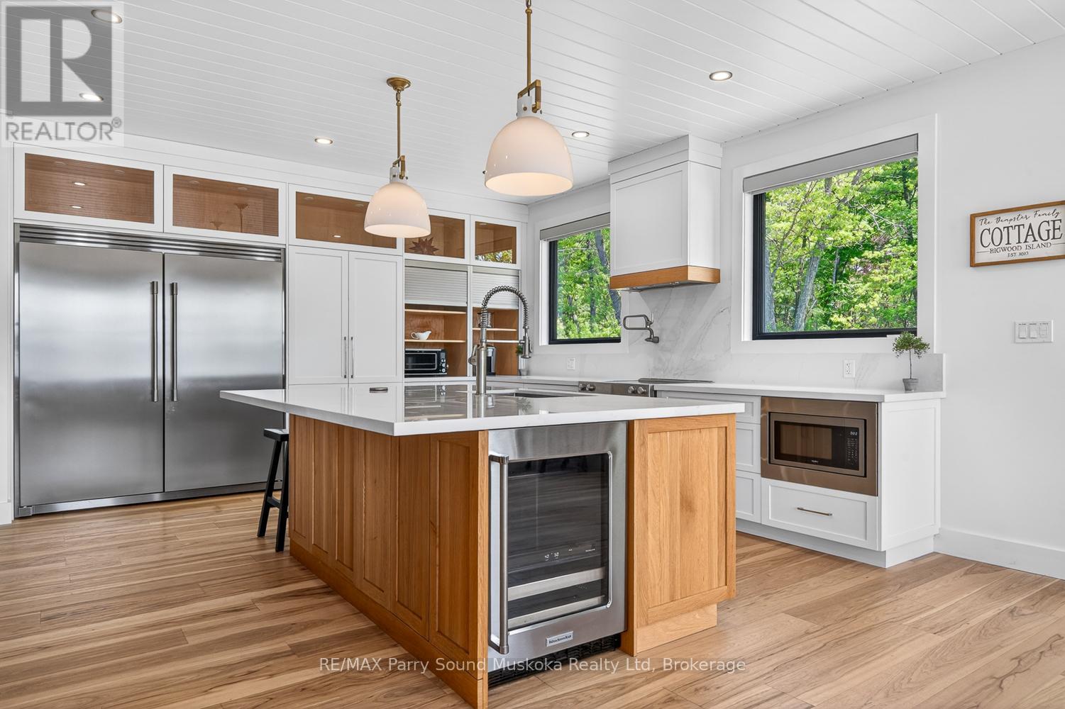 32 A11 ISLAND - 22