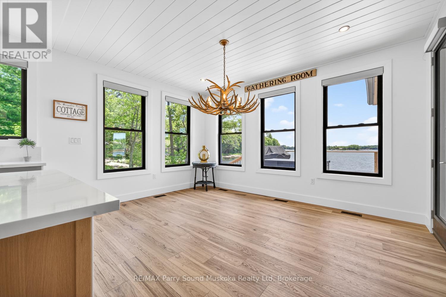 32 A11 ISLAND - 23