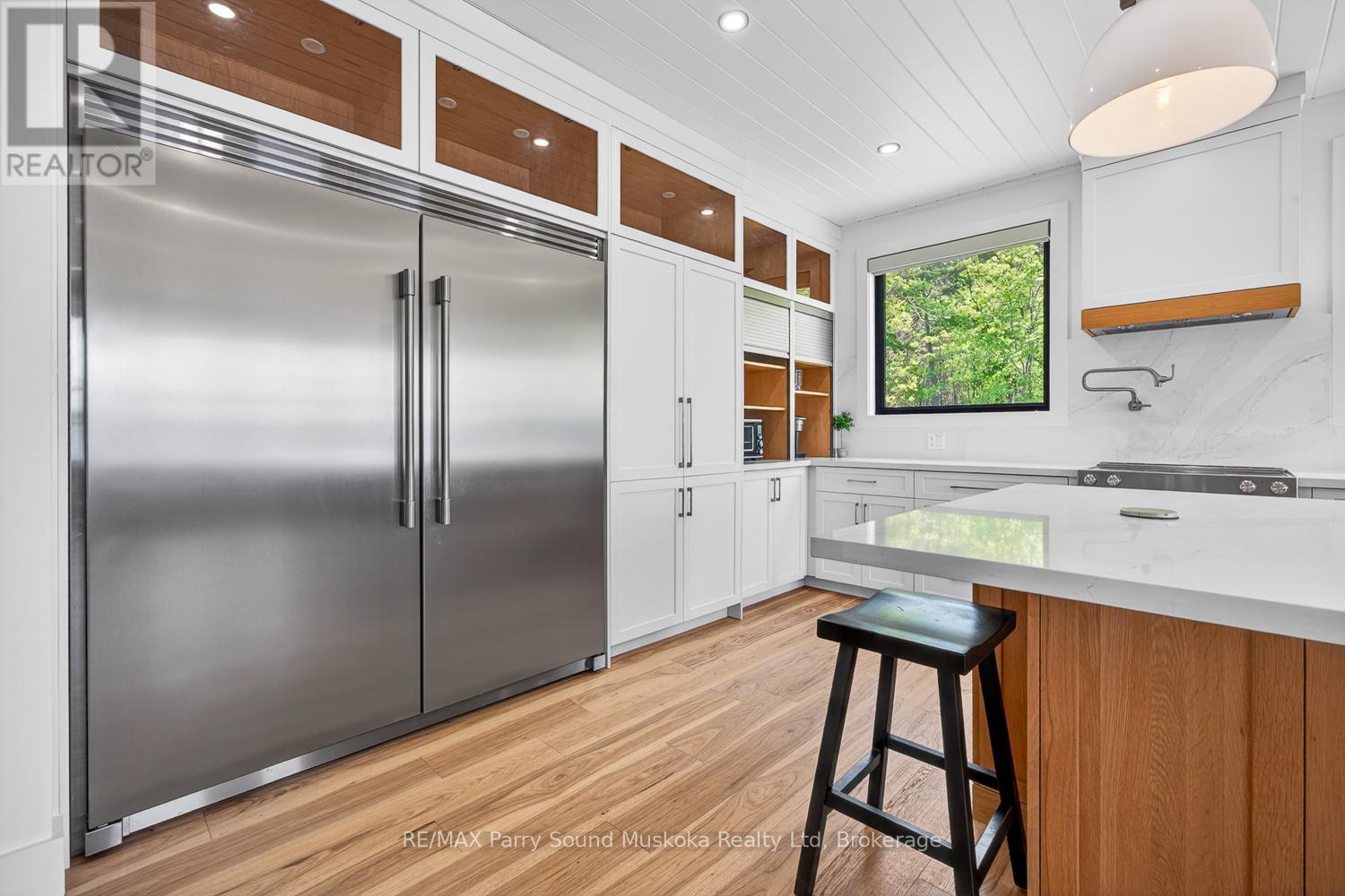 32 A11 ISLAND - 25