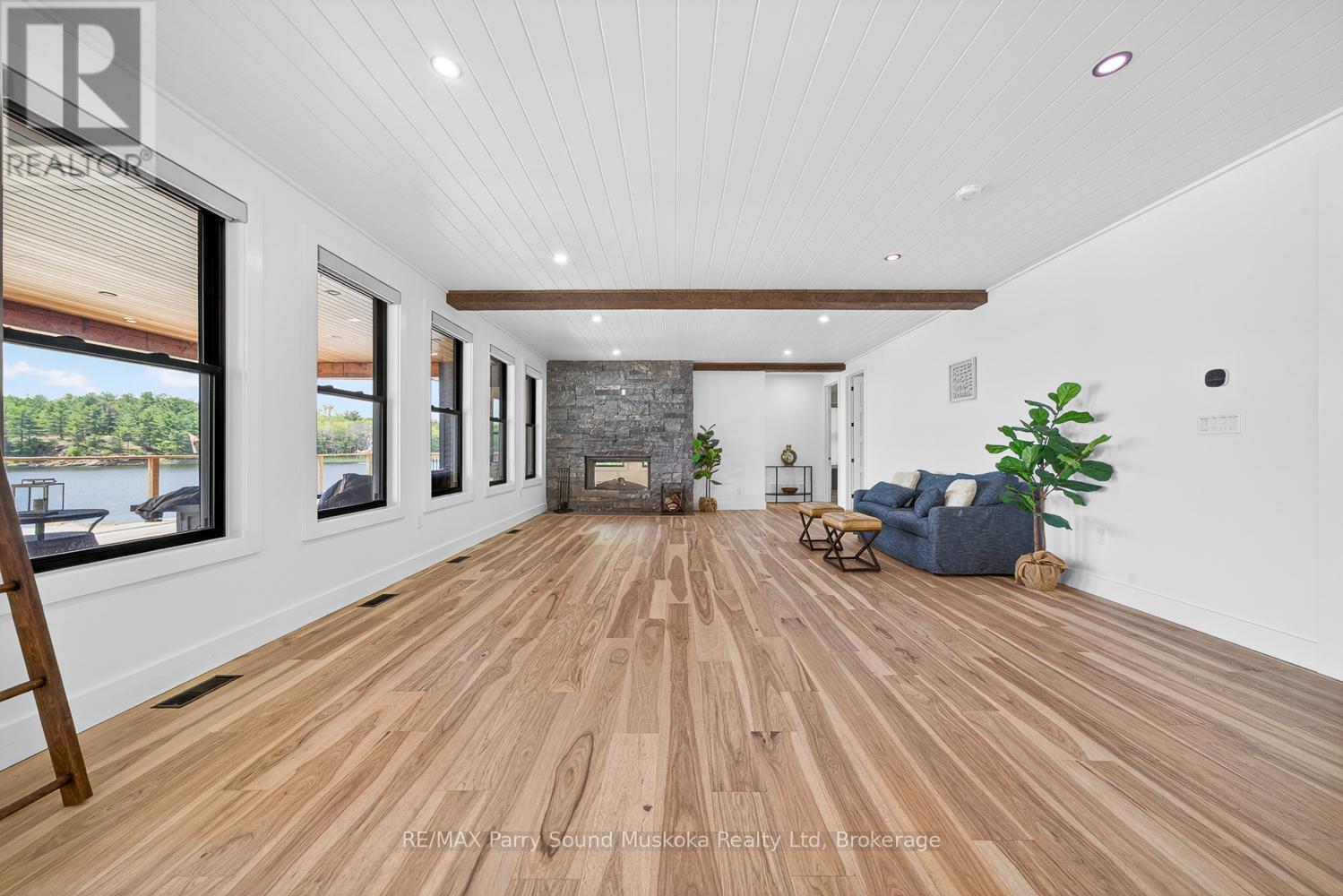32 A11 ISLAND - 28