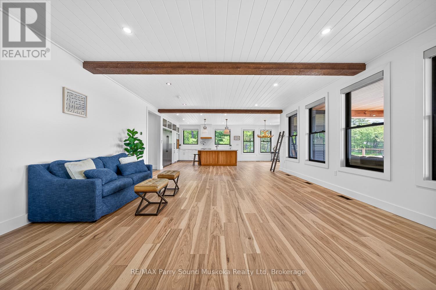 32 A11 ISLAND - 30