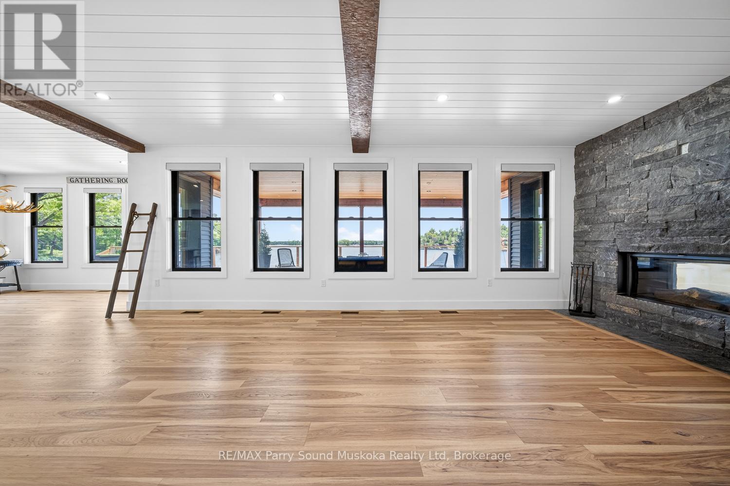 32 A11 ISLAND - 31