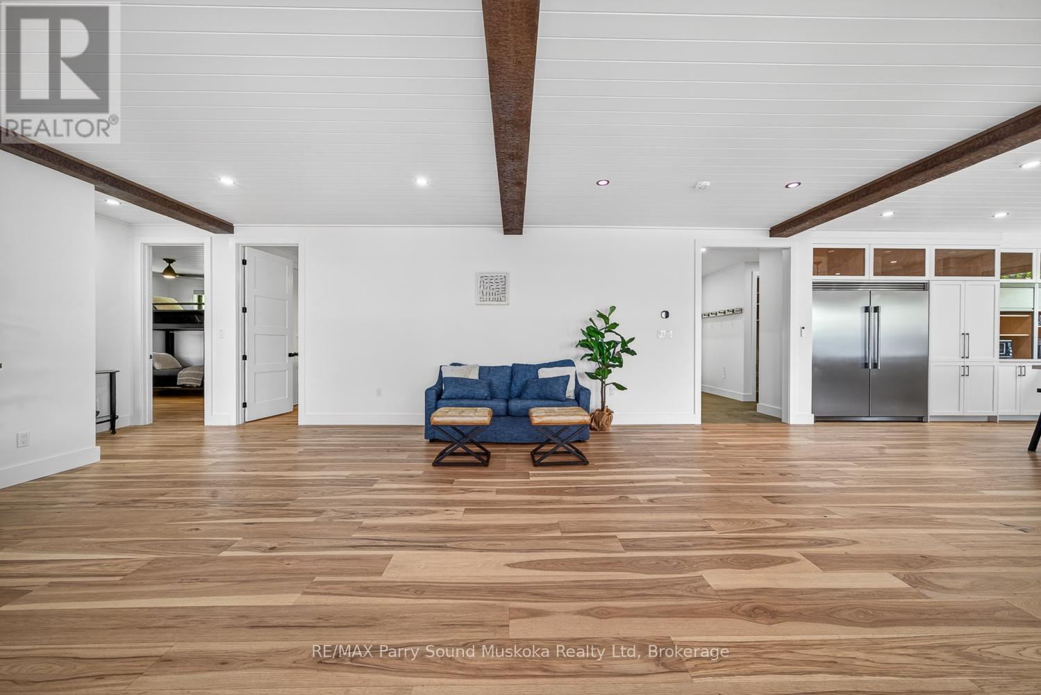 32 A11 ISLAND - 33