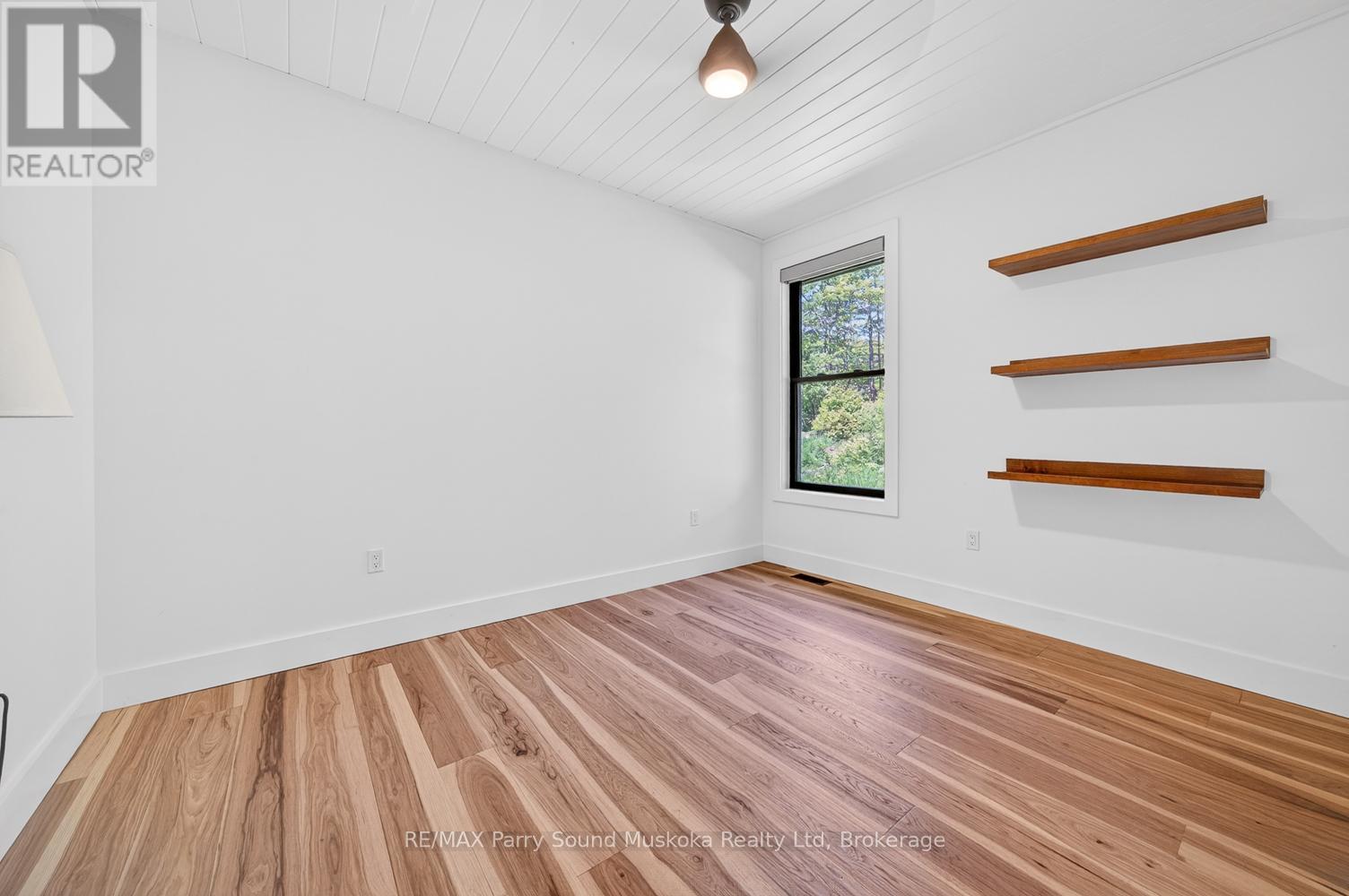 32 A11 ISLAND - 39