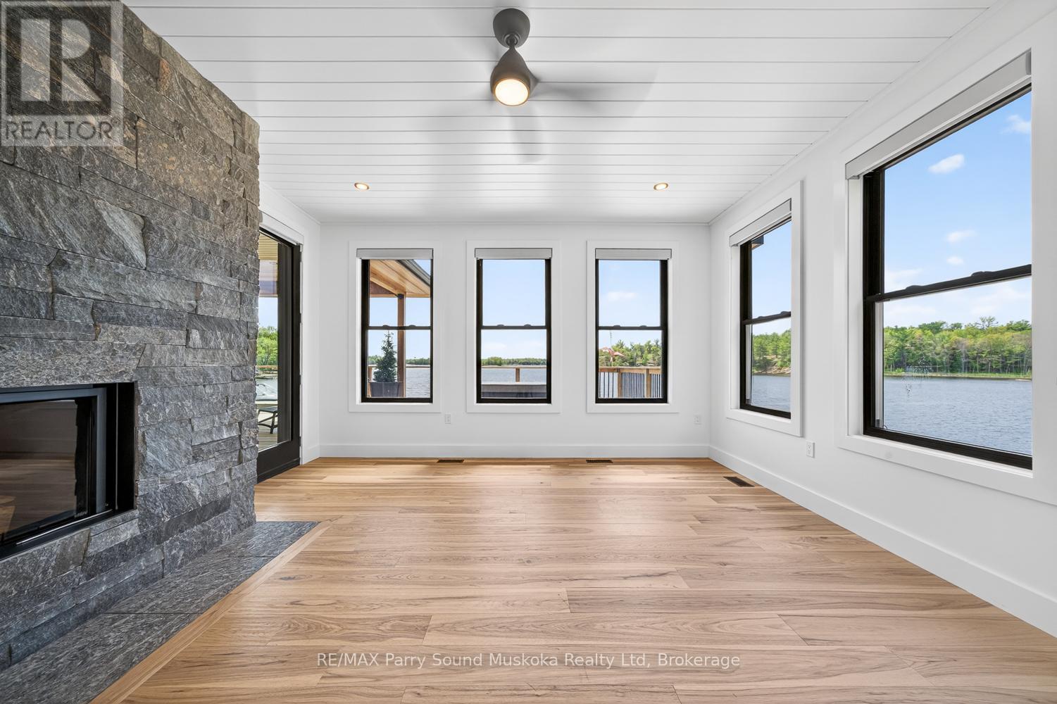 32 A11 ISLAND - 45