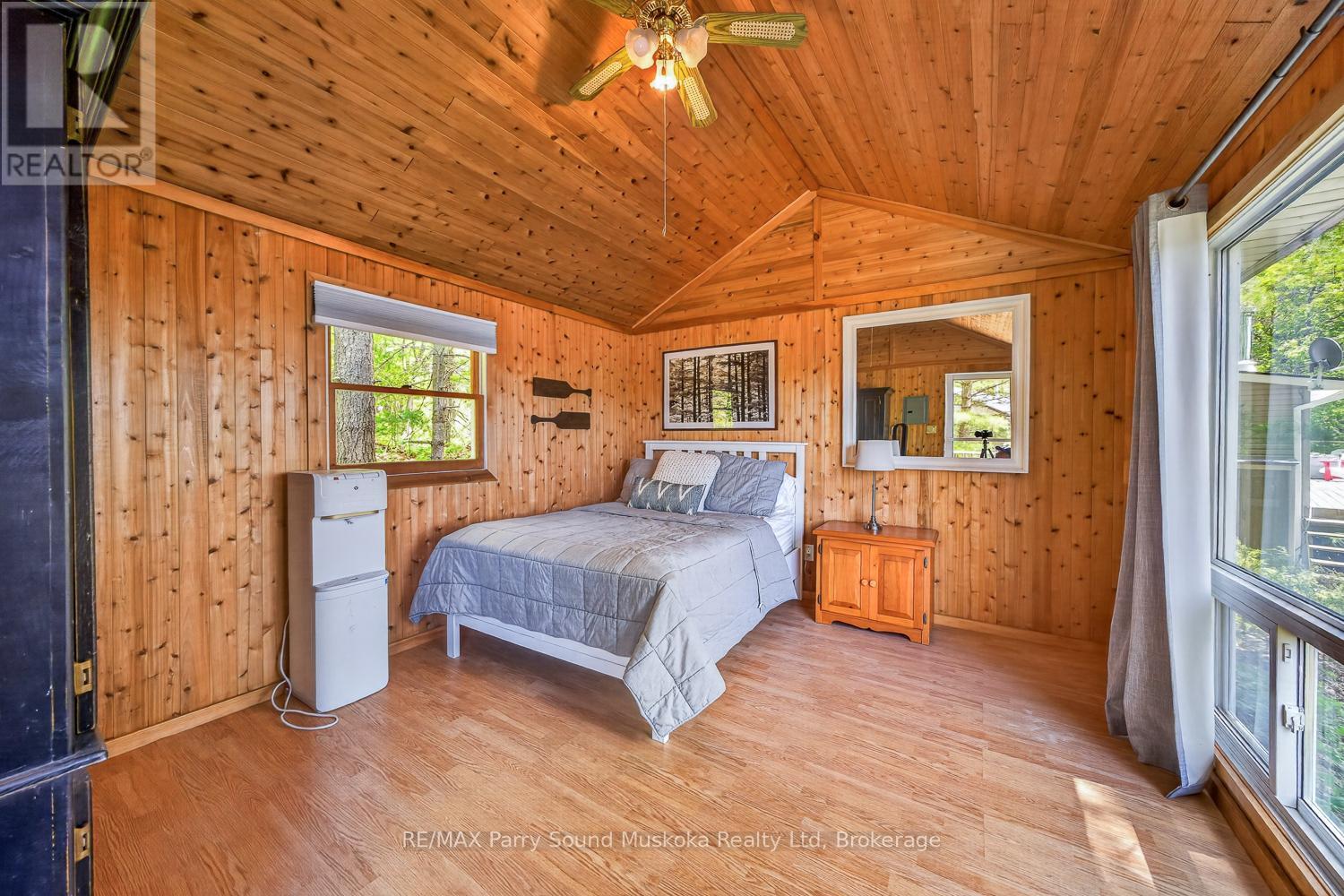 32 A11 ISLAND - 50