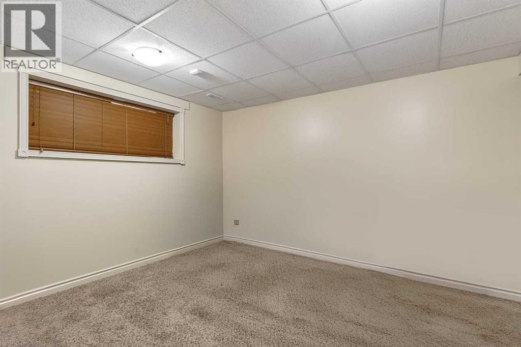 216 Castleridge Drive NE — photo 32