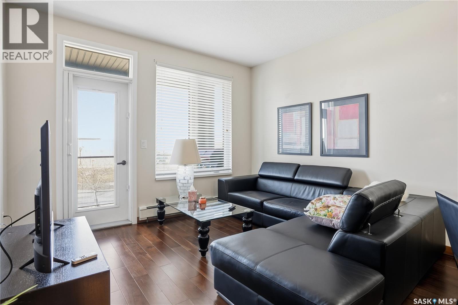 #203 2101 Heseltine ROAD - 11