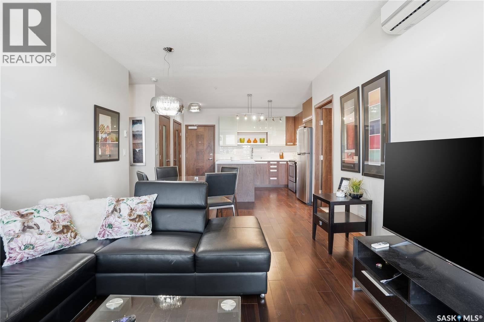 #203 2101 Heseltine ROAD - 14