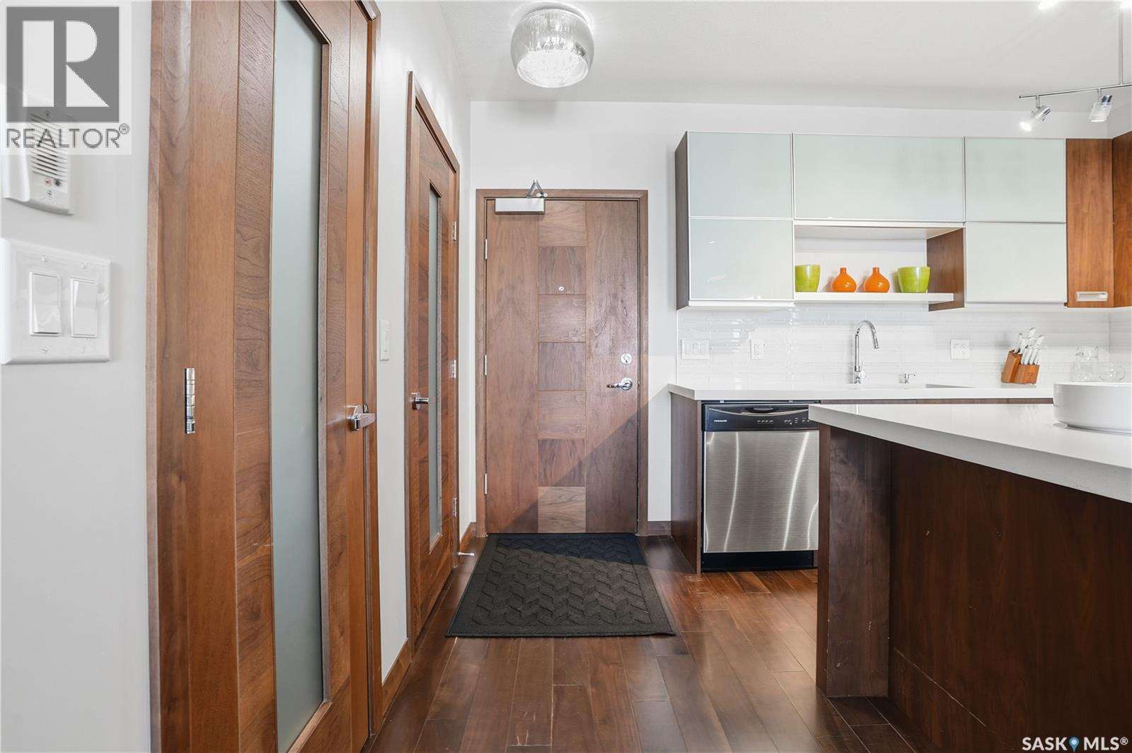 #203 2101 Heseltine ROAD - 2