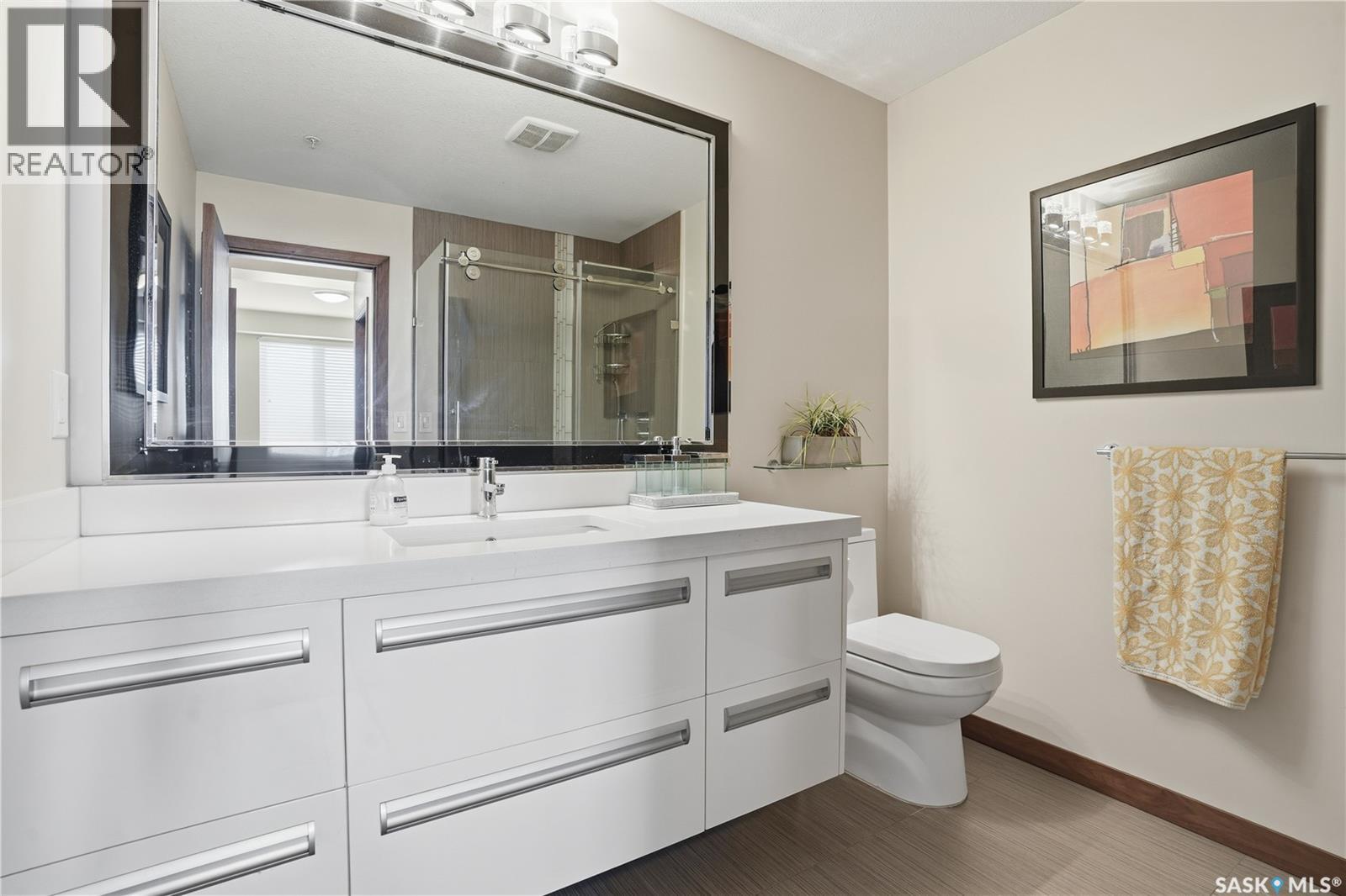 #203 2101 Heseltine ROAD - 21