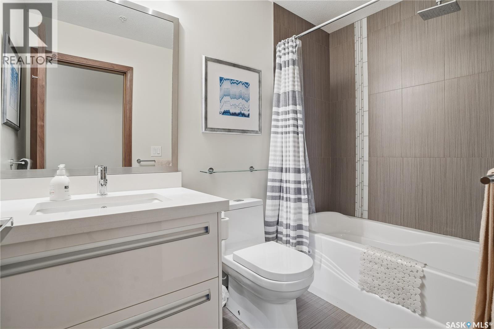 #203 2101 Heseltine ROAD - 26