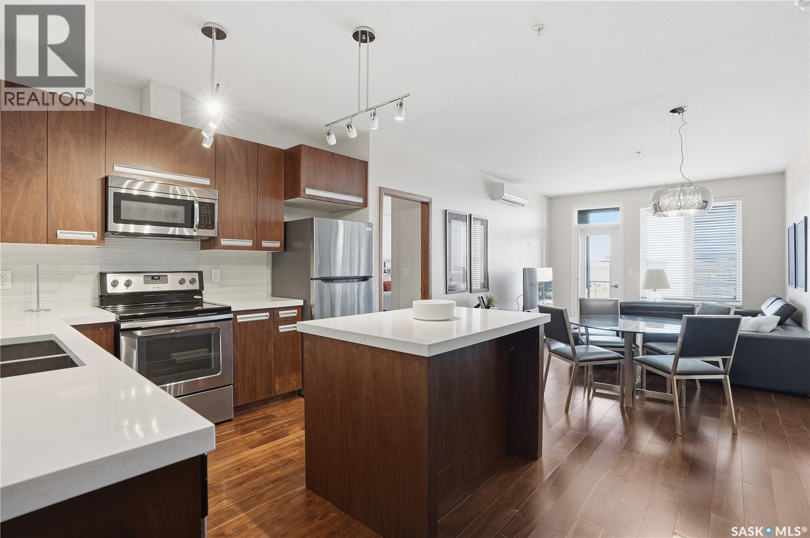 #203 2101 Heseltine ROAD - 5