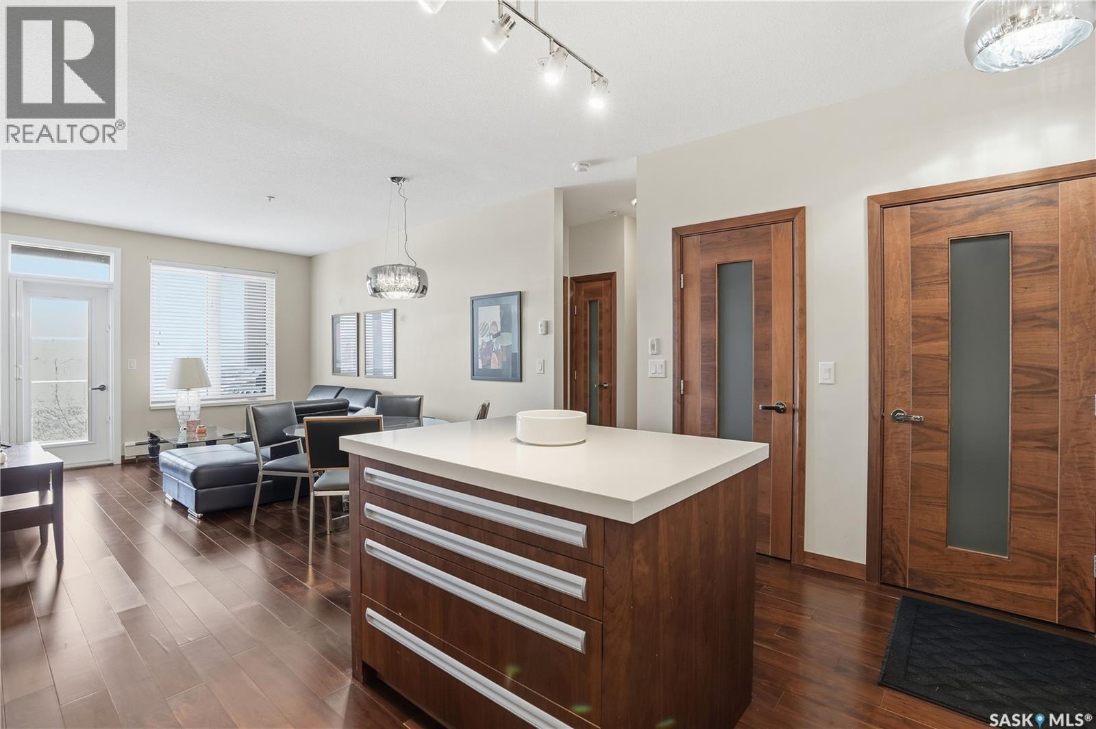 #203 2101 Heseltine ROAD - 6