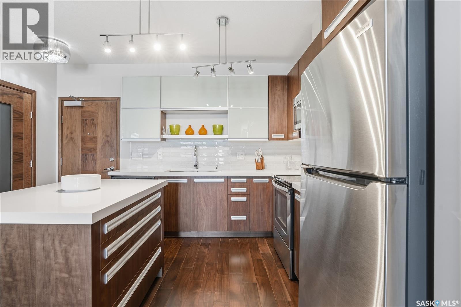 #203 2101 Heseltine ROAD - 7