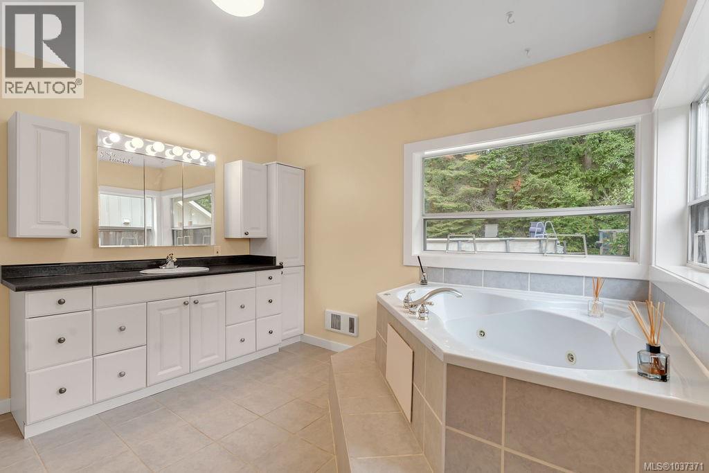 8996 Chemainus Rd - 55