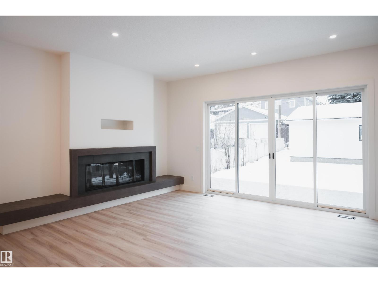 4216 121 ST NW - 8