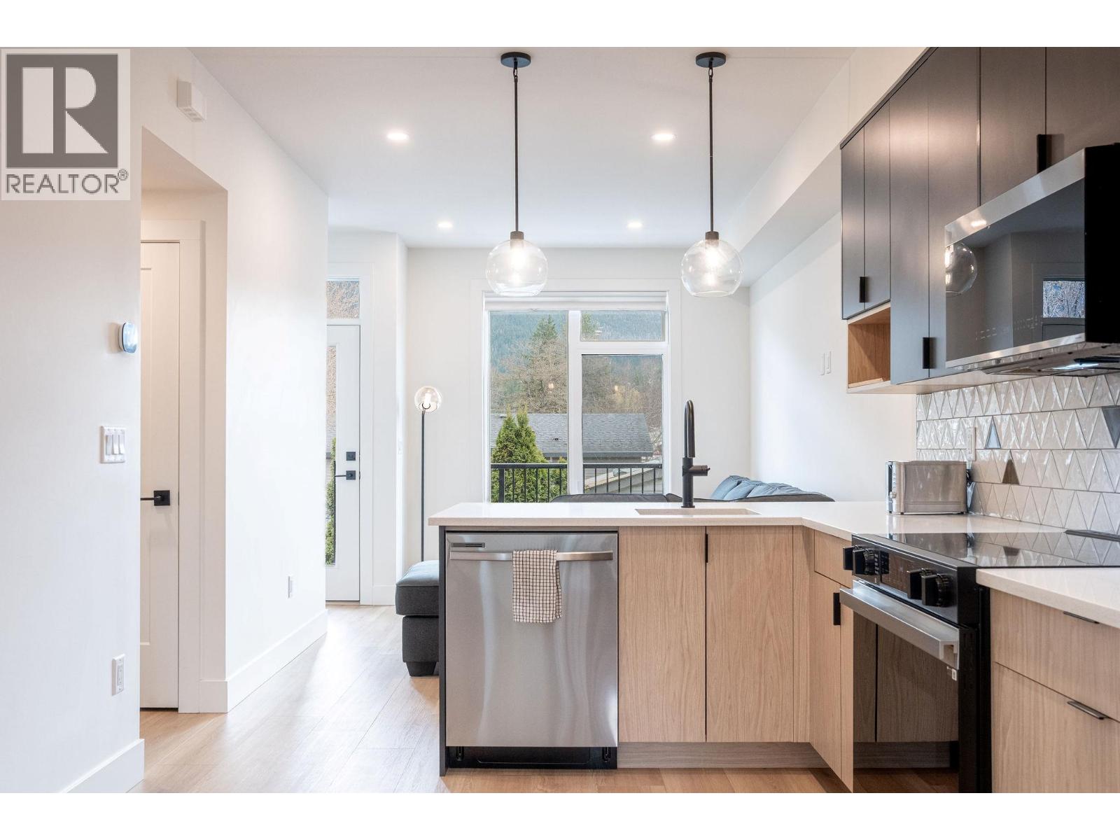 #13 414 Humbert Street - 3