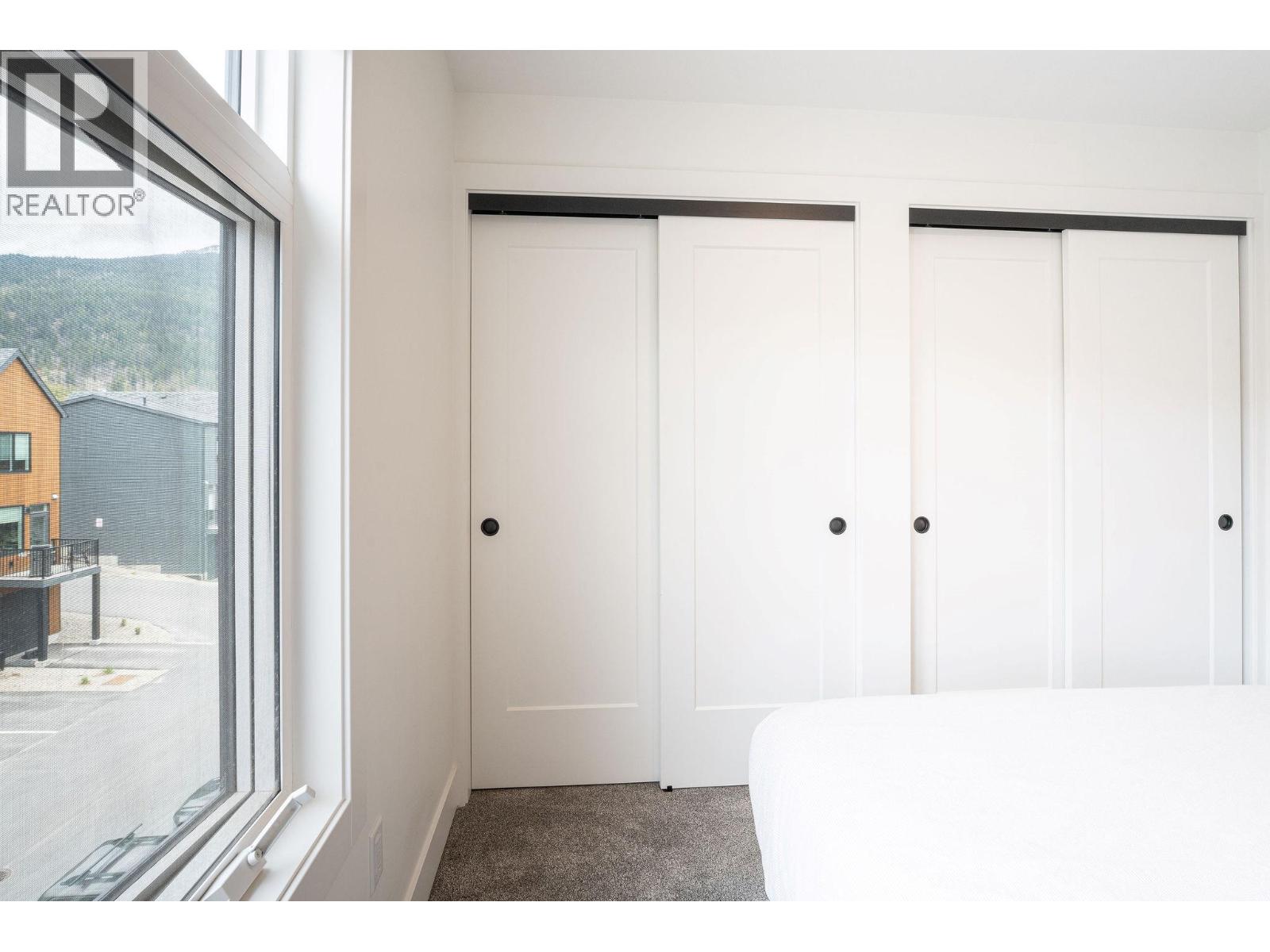 #13 414 Humbert Street - 27