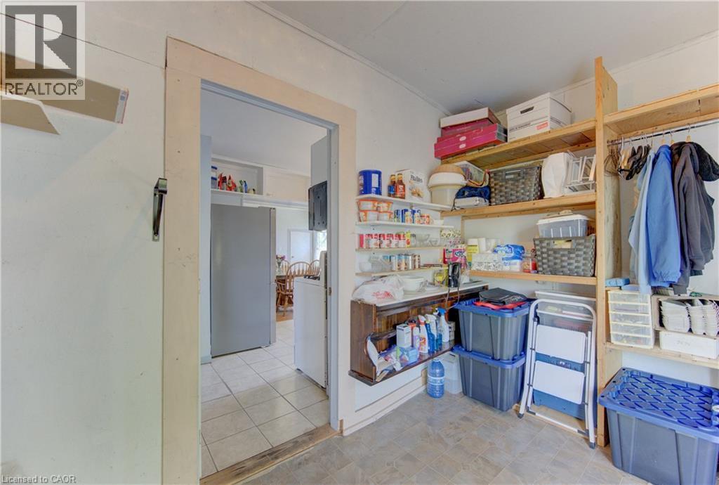 37 BAIRD Street S - 11