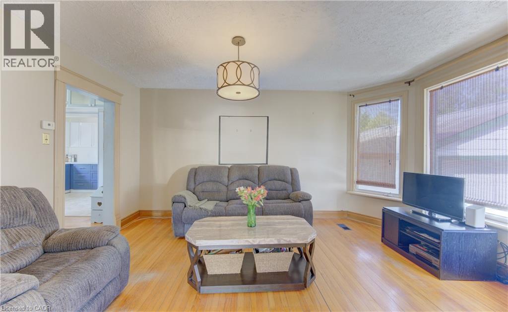 37 BAIRD Street S - 12