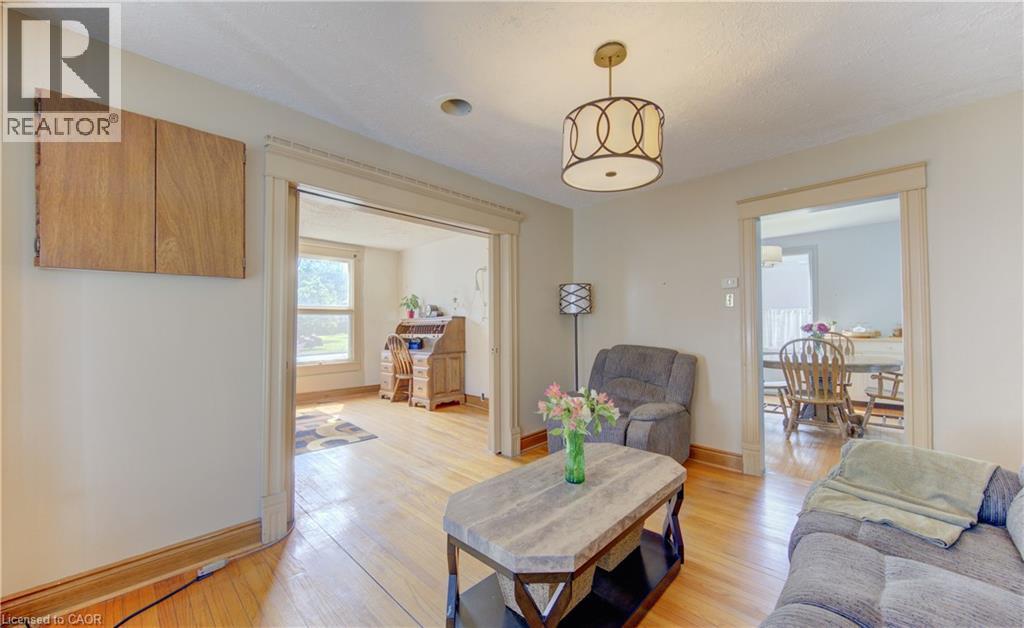 37 BAIRD Street S - 14