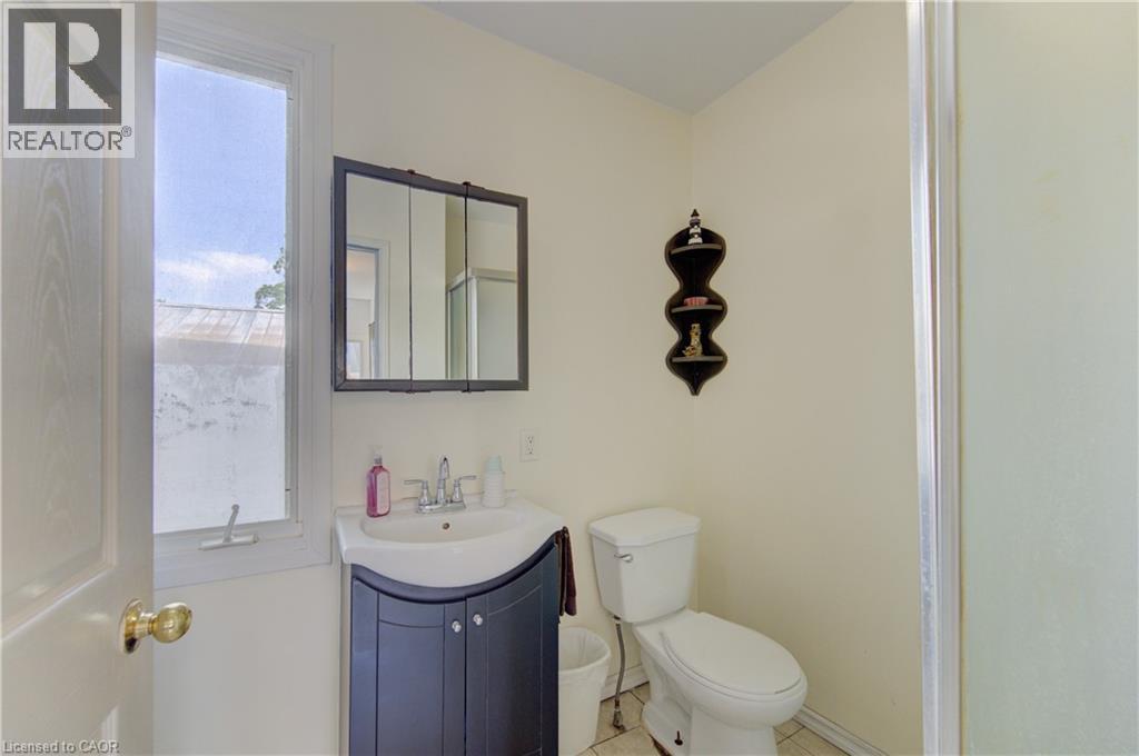 37 BAIRD Street S - 18