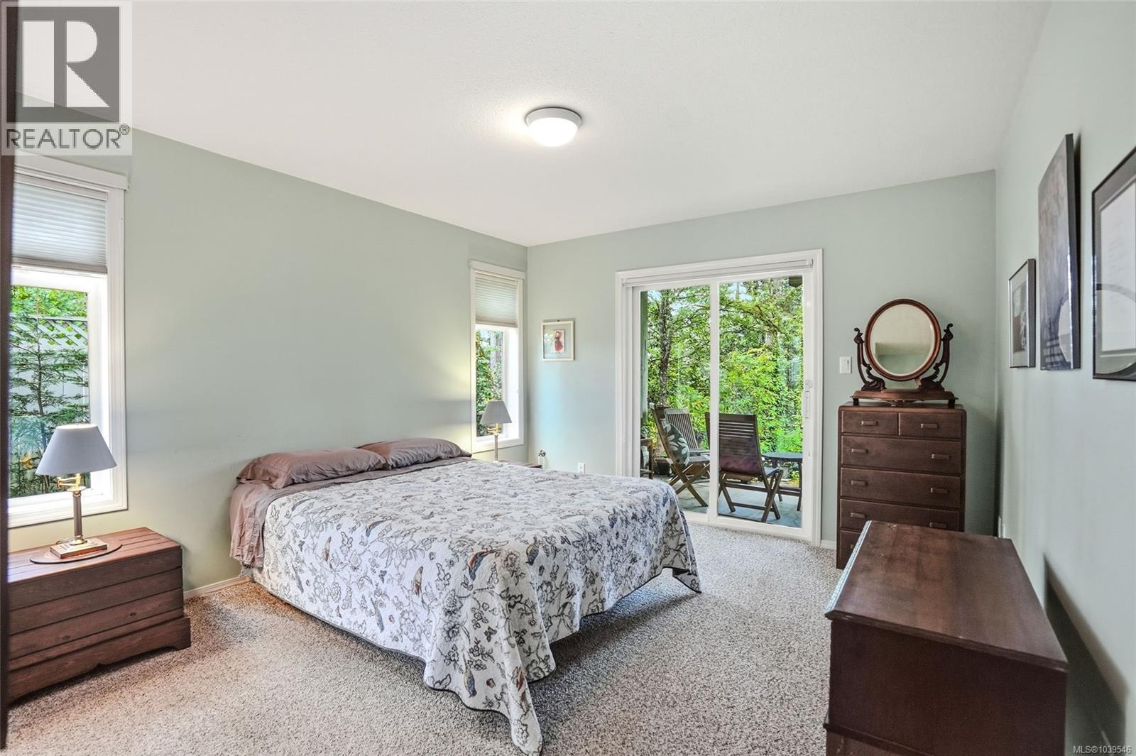 #16 571 Bradley St - 21