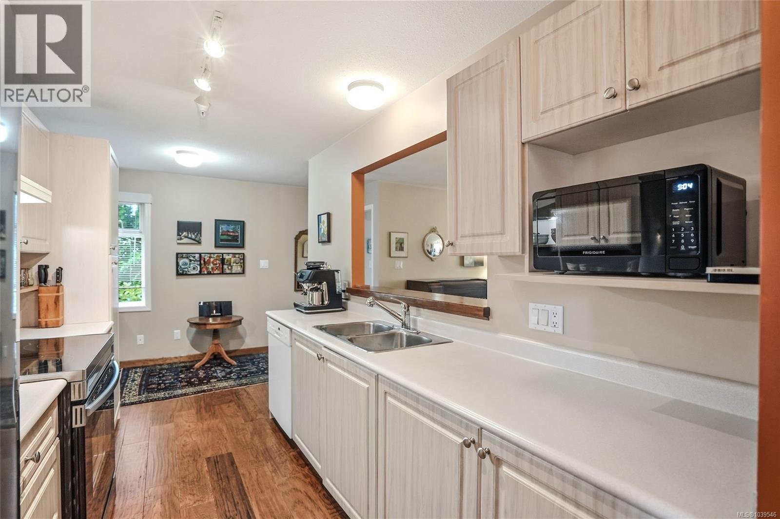 #16 571 Bradley St - 17