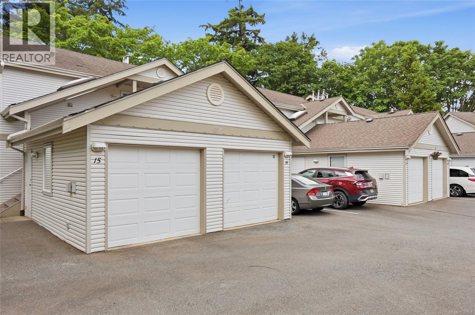 #16 571 Bradley St - 36