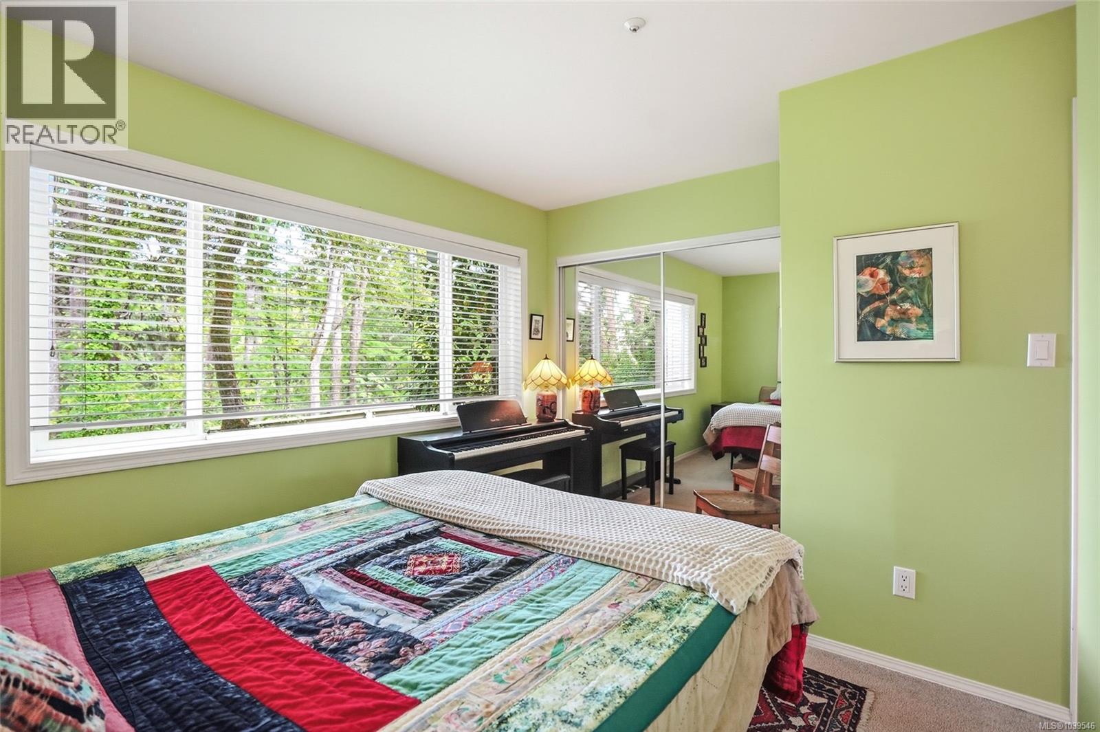 #16 571 Bradley St - 25