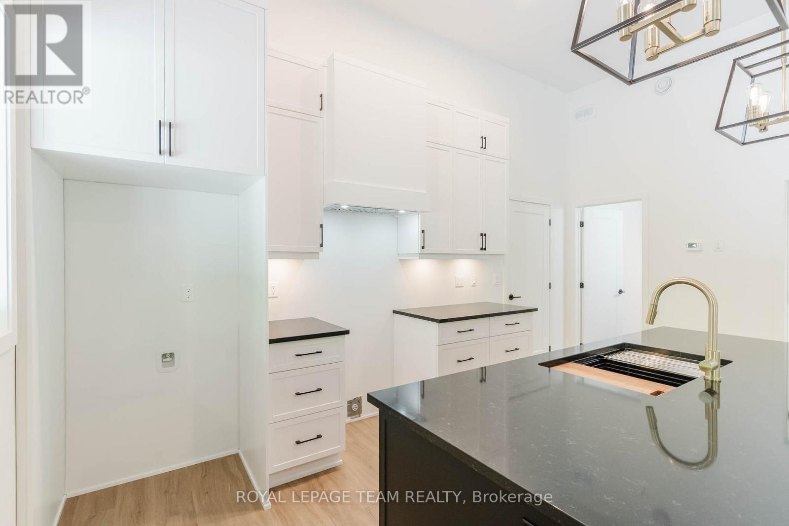 104 FIRE HALL CRESCENT - 16