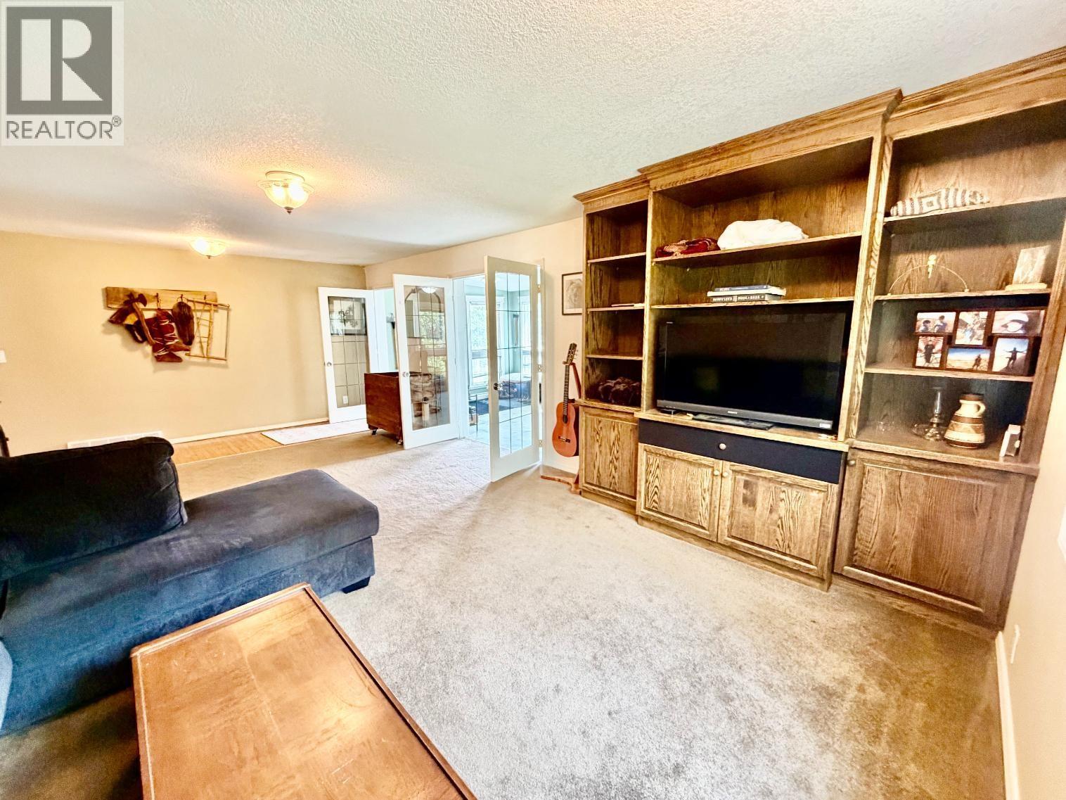 10886 261 ROAD - 10