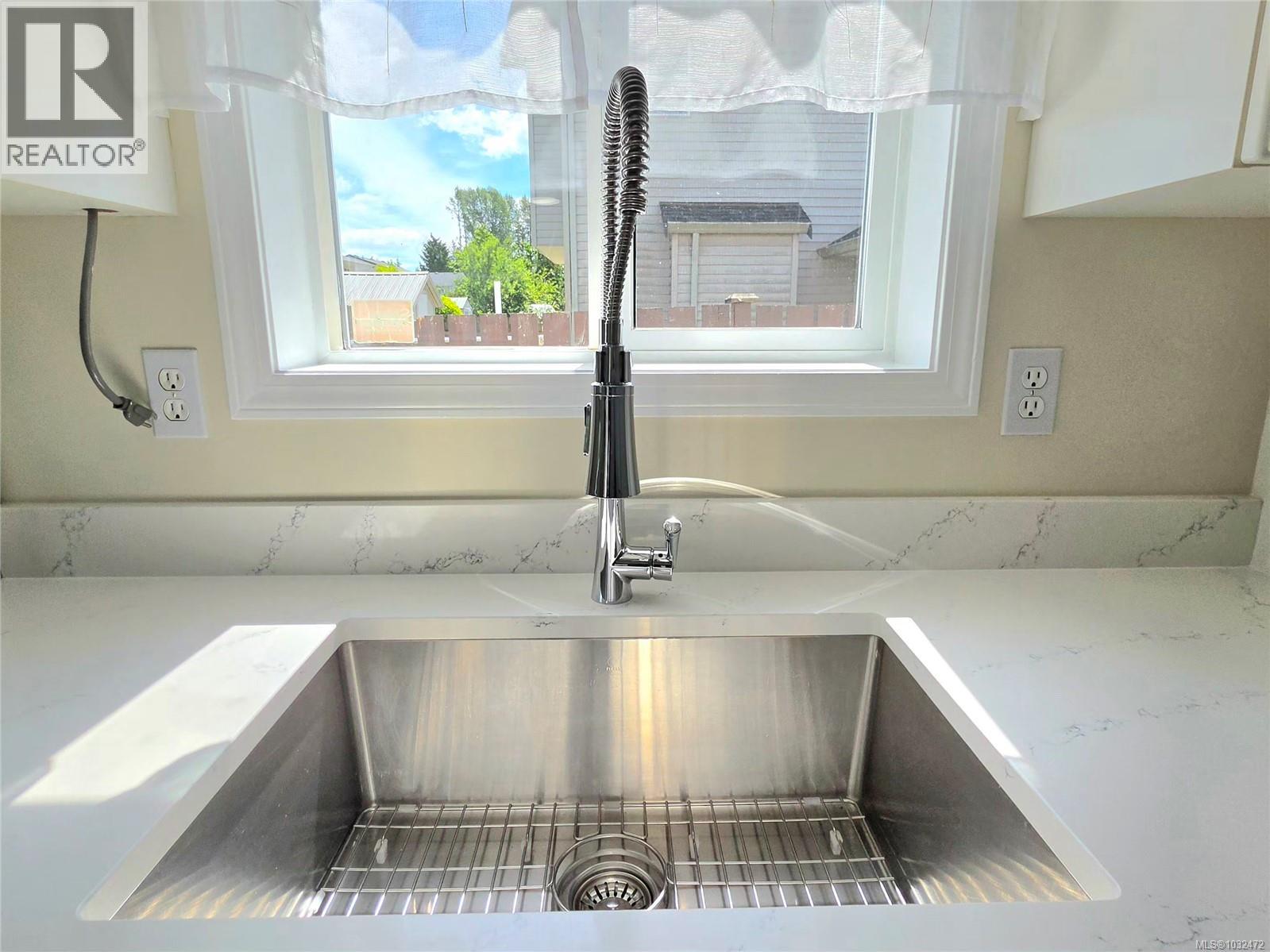 1380 Krebs Cres - 8