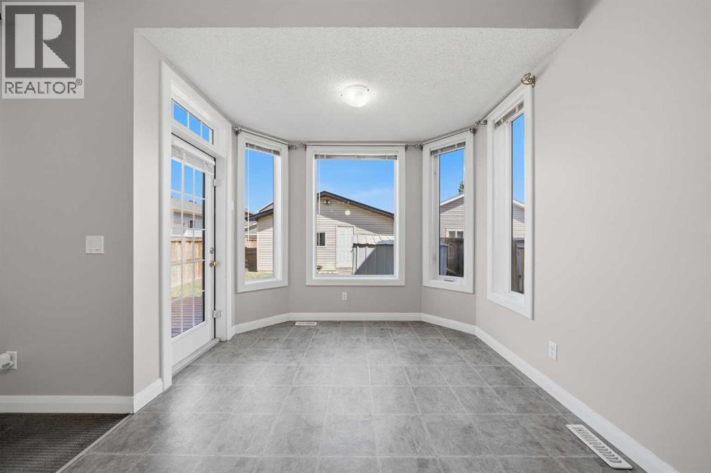 24 Evanspark Gardens NW — photo 8