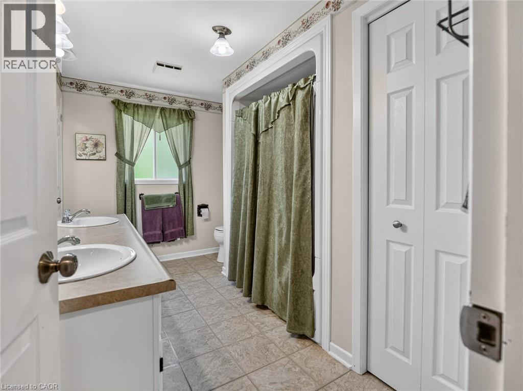 17 MONTGOMERY Road - 25