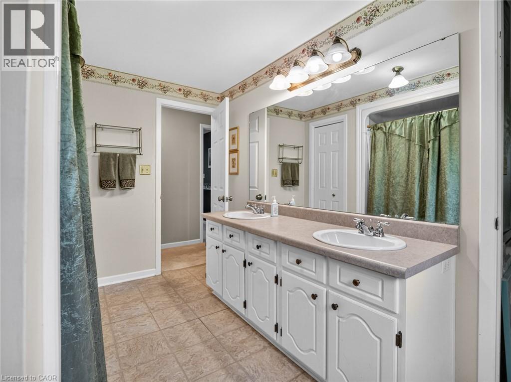 17 MONTGOMERY Road - 27
