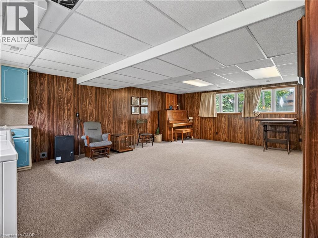 17 MONTGOMERY Road - 31