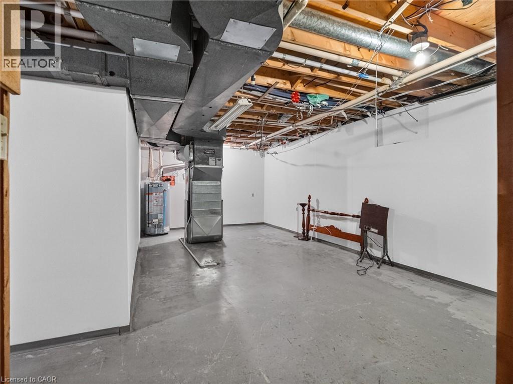 17 MONTGOMERY Road - 35
