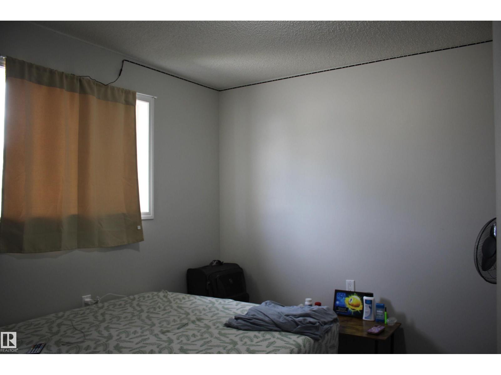 4722 60 AV — photo 8