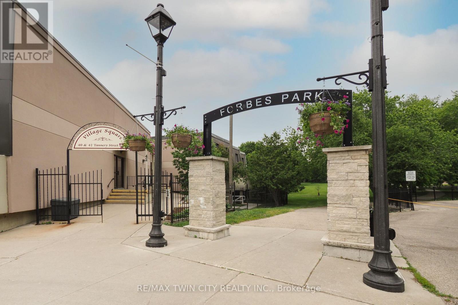 #265 40 TANNERY STREET E - 27