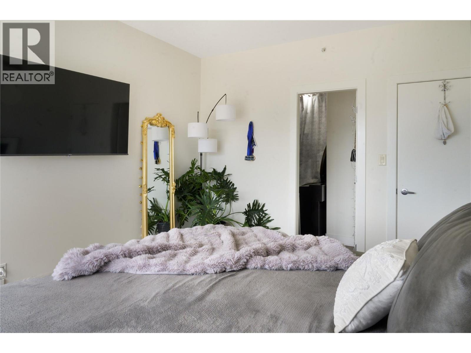 #1008 1160 Bernard Avenue - 23