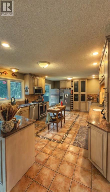 94 Redwood Meadows Drive — photo 13