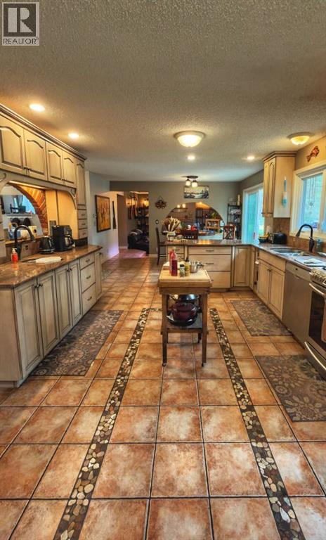 94 Redwood Meadows Drive — photo 12