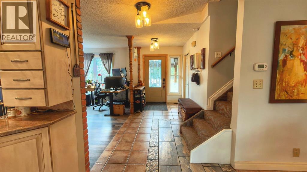 94 Redwood Meadows Drive — photo 8