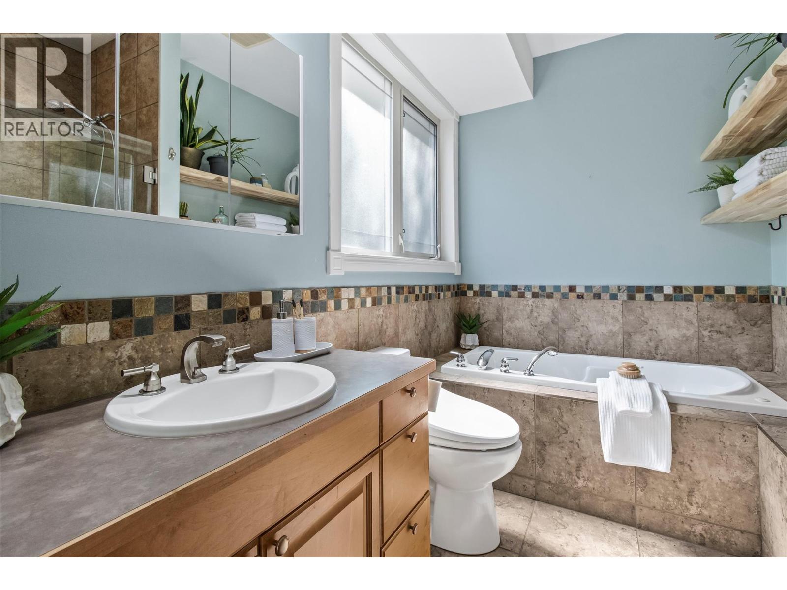 2422 Waverly Drive, Blind Bay