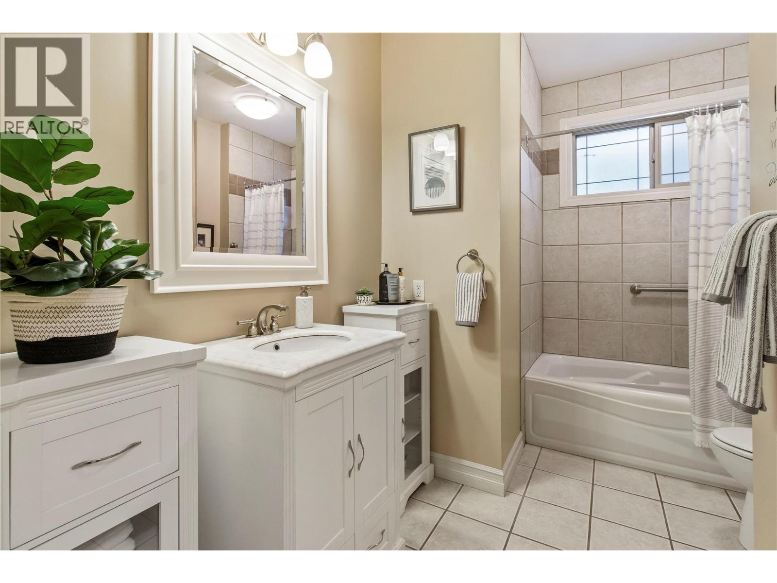  2422 Waverly Drive, Blind Bay
