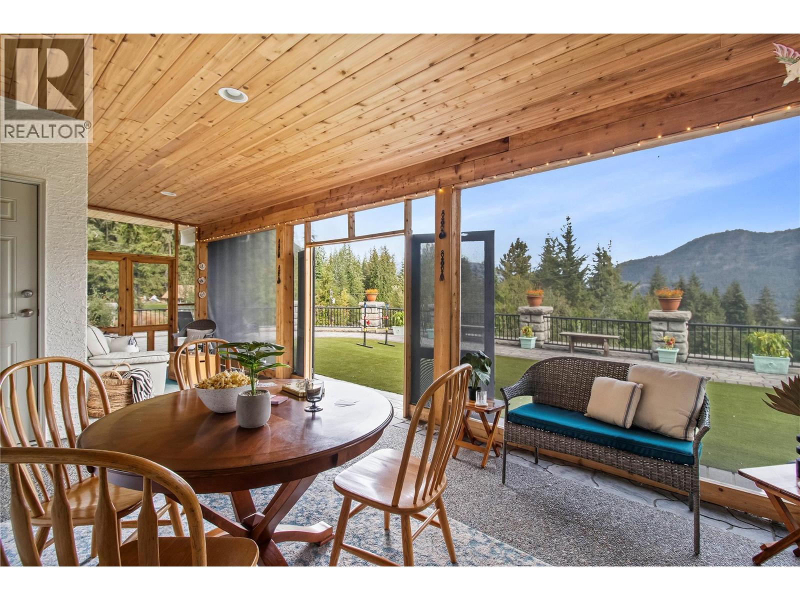  2422 Waverly Drive, Blind Bay